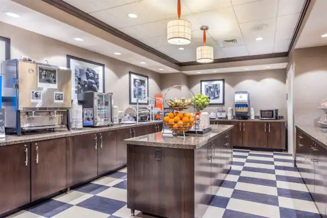Hampton & Downtown 3* Madison