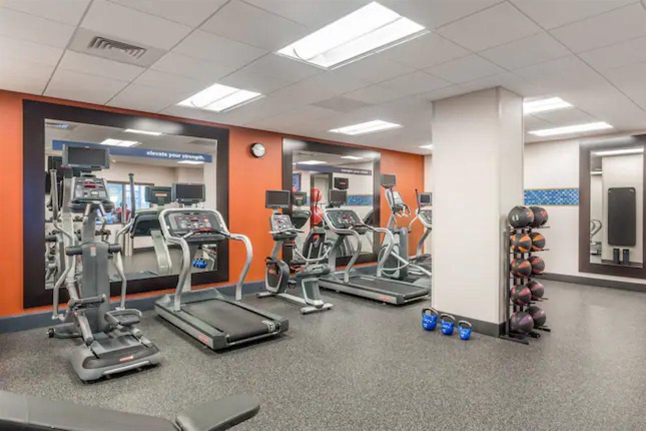 Hampton & Downtown 3* Madison