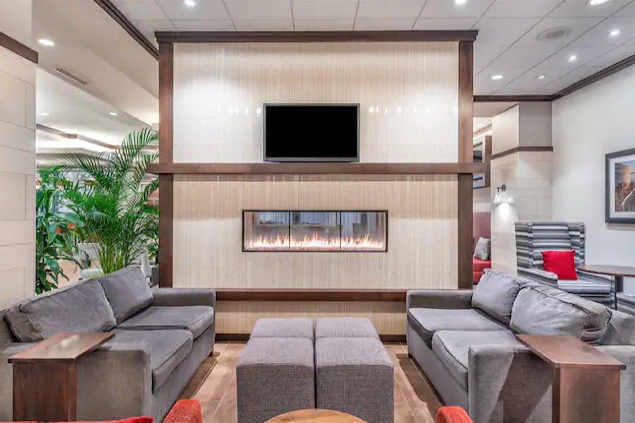 Hampton & Downtown 3*