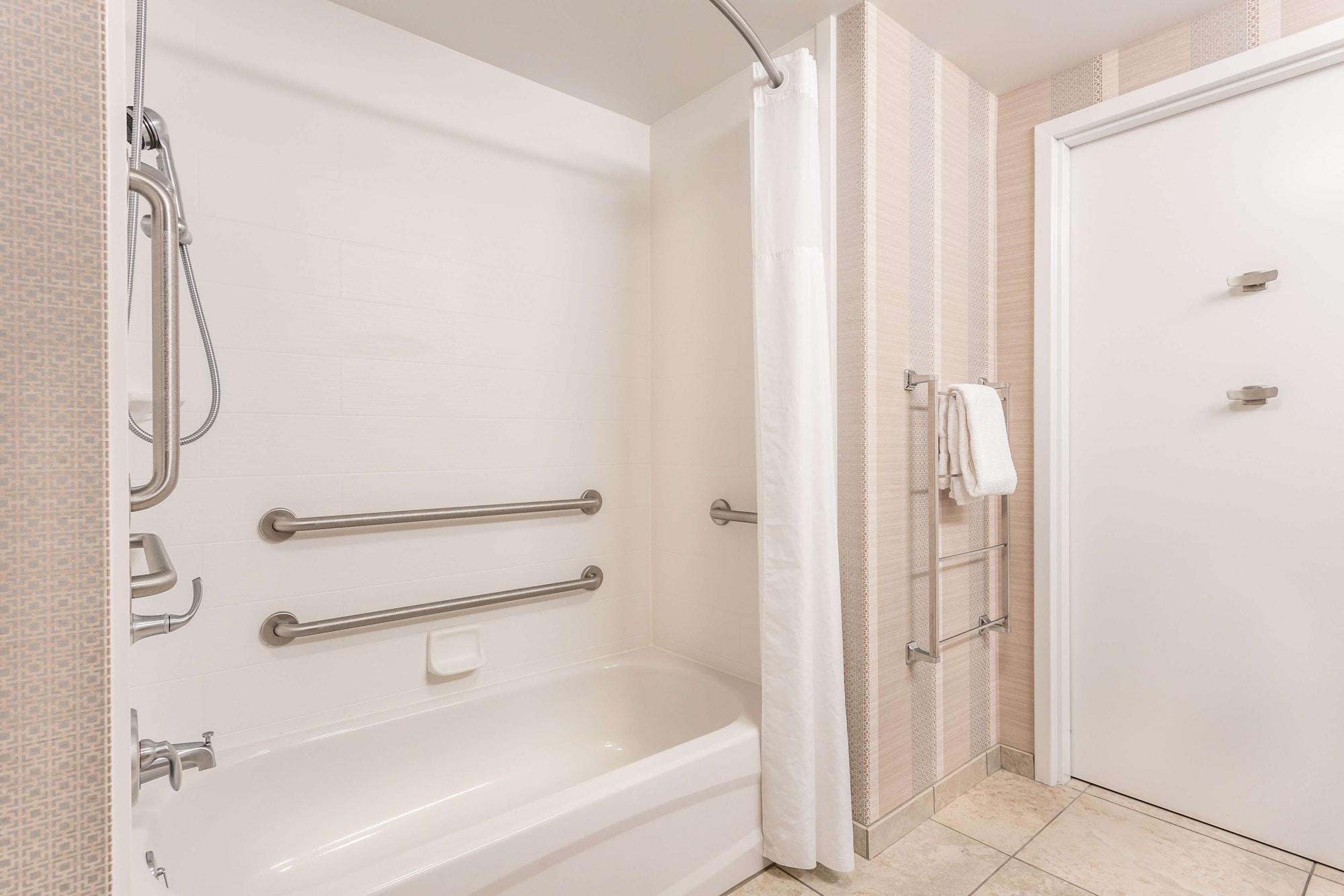 Hampton & Downtown 3* Madison