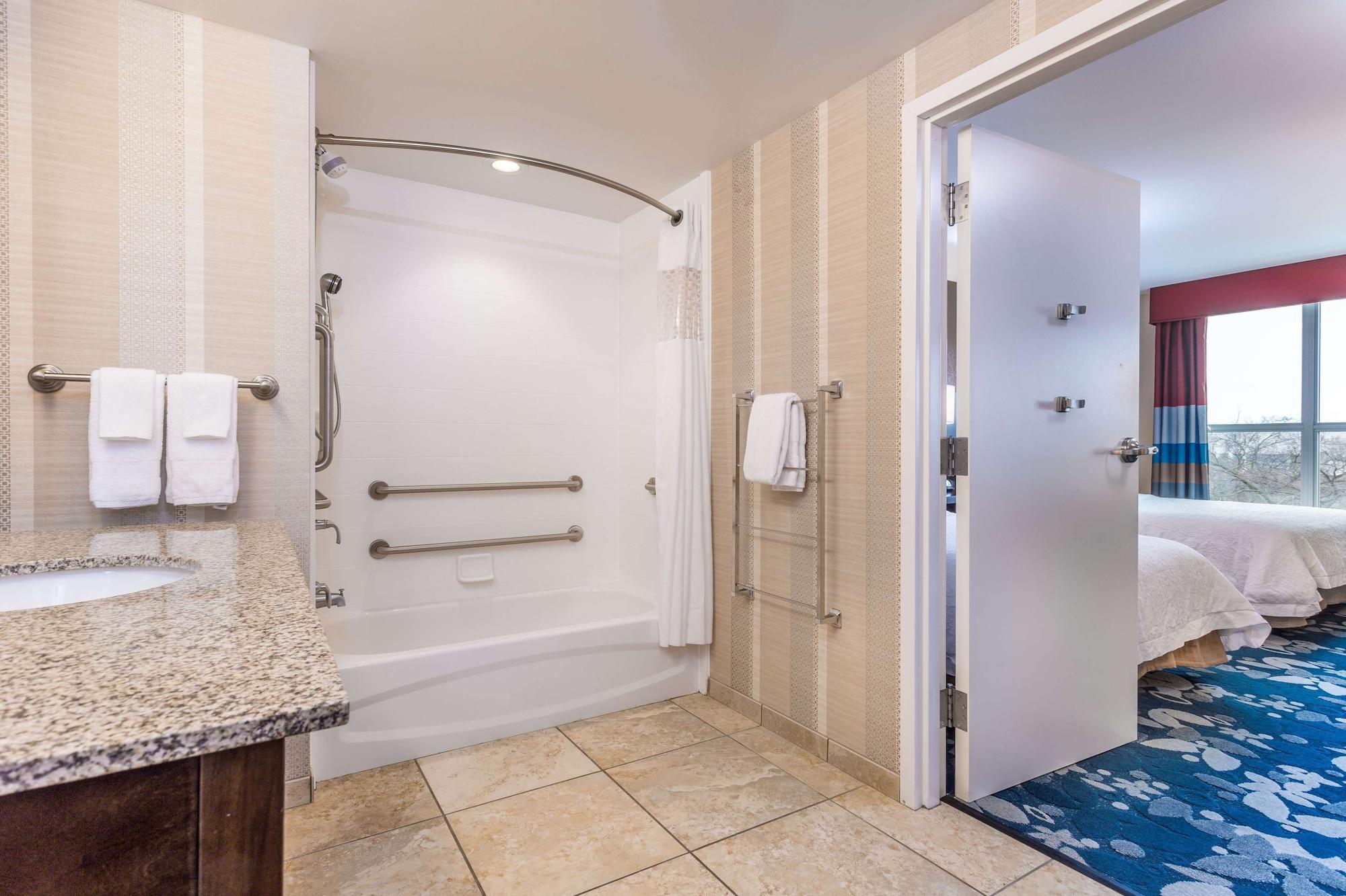 Hampton & Downtown Hotel 3*