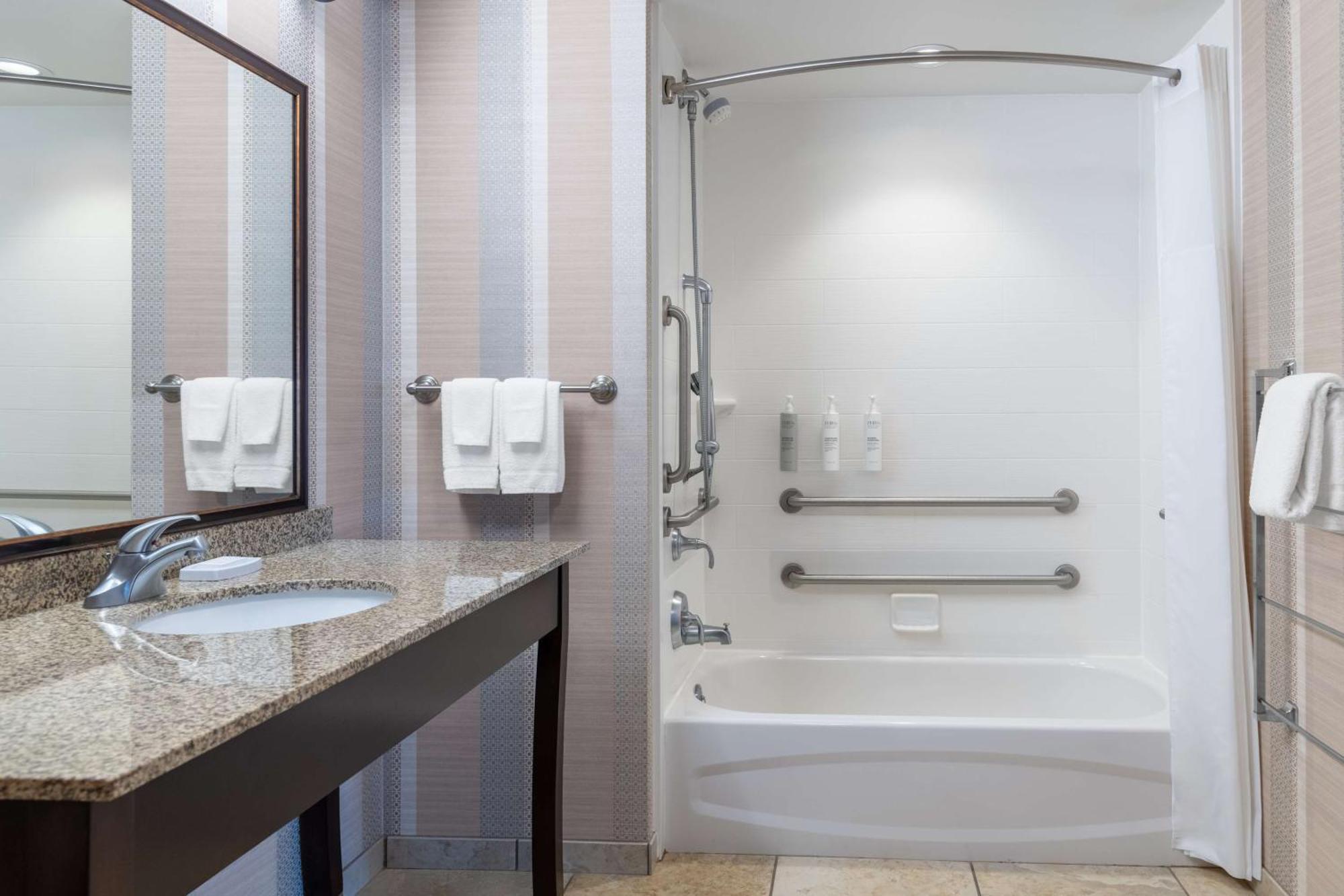 Hampton & Downtown Hotel